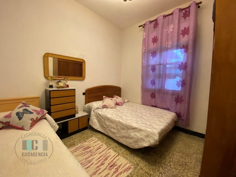 5 bedroom Townhouse for sale in Vila-real with garage - € 240,000 (Ref: 9434706)