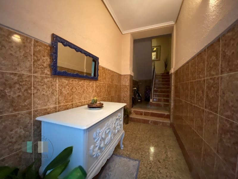 5 bedroom Townhouse for sale in Vila-real with garage - € 240,000 (Ref: 9434706)