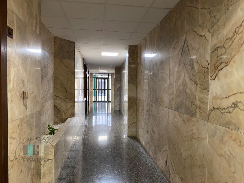 Bureau à vendre à Castello de la Plana - 95 000 € (Ref: 9434716)