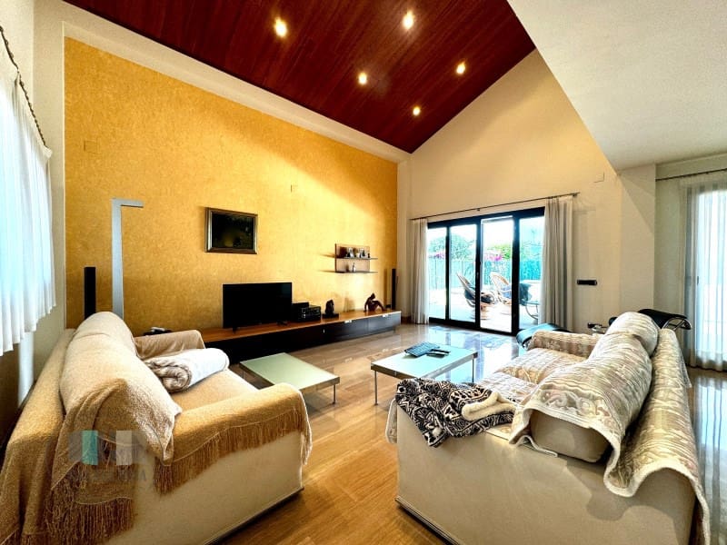 Chalet de 3 habitaciones en Les Alqueries / Alquerías del Niño Perdido en venta con piscina garaje - 625.000 € (Ref: 9434723)