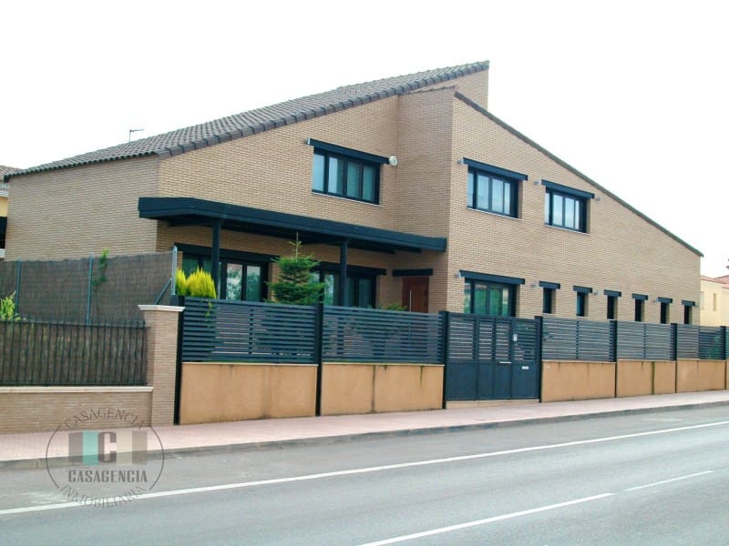 Chalet de 3 habitaciones en Les Alqueries / Alquerías del Niño Perdido en venta con piscina garaje - 625.000 € (Ref: 9434723)