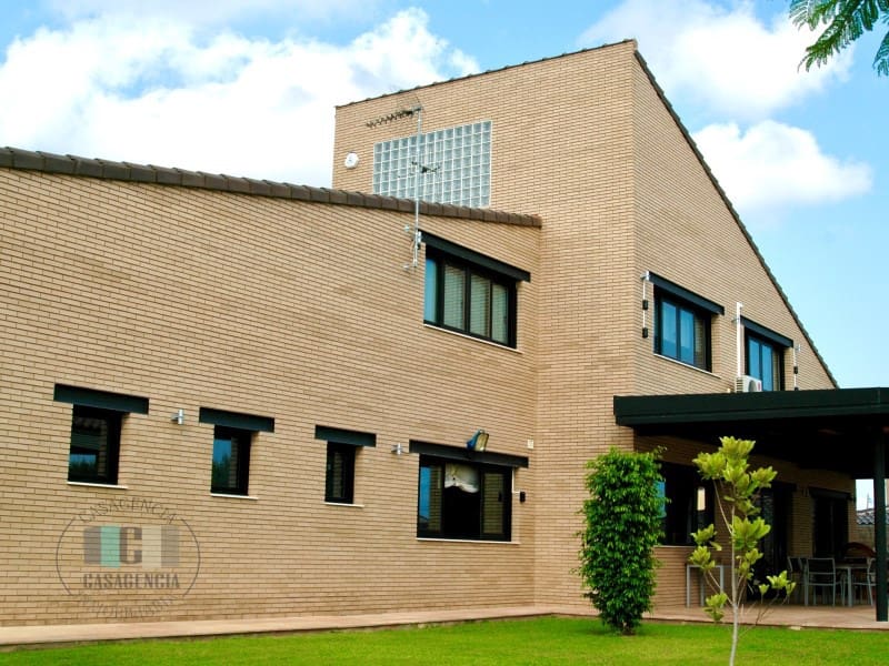 Chalet de 3 habitaciones en Les Alqueries / Alquerías del Niño Perdido en venta con piscina garaje - 625.000 € (Ref: 9434723)