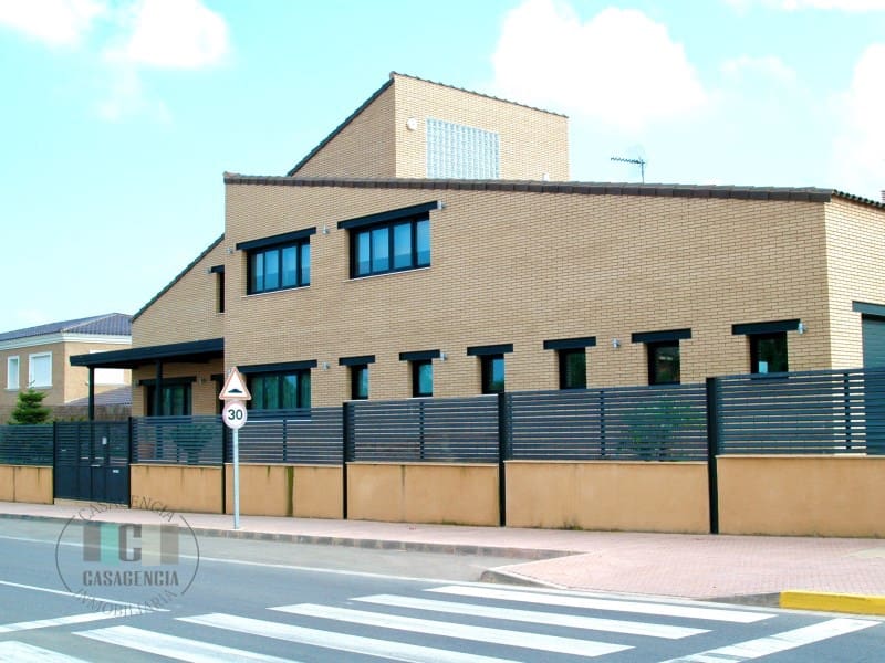 Chalet de 3 habitaciones en Les Alqueries / Alquerías del Niño Perdido en venta con piscina garaje - 625.000 € (Ref: 9434723)