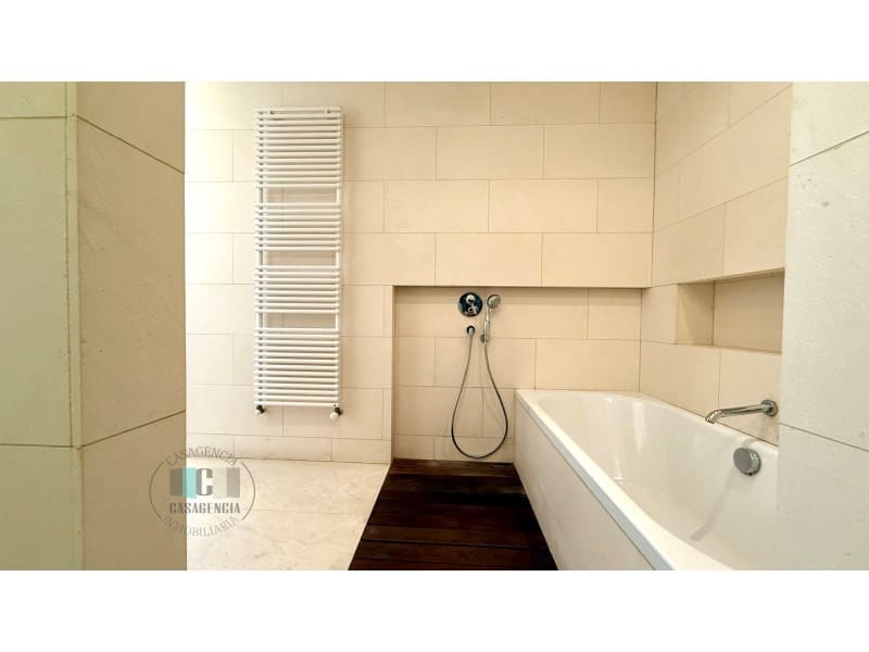 4 chambre Appartement à vendre à Castello de la Plana avec garage - 305 000 € (Ref: 9434728)