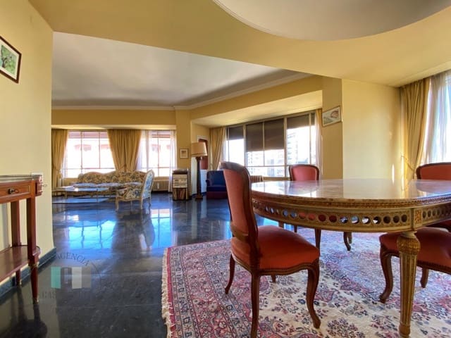 4 sovrum Lägenhet till salu i Centro, Castelló de la Plana med garage - 385 000 € (Ref: 9434730)