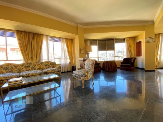 4 sovrum Lägenhet till salu i Centro, Castelló de la Plana med garage - 385 000 € (Ref: 9434730)