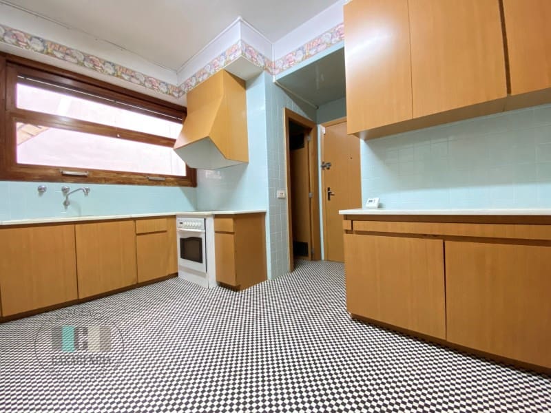 4 sovrum Lägenhet till salu i Castello de la Plana med garage - 385 000 € (Ref: 9434730)