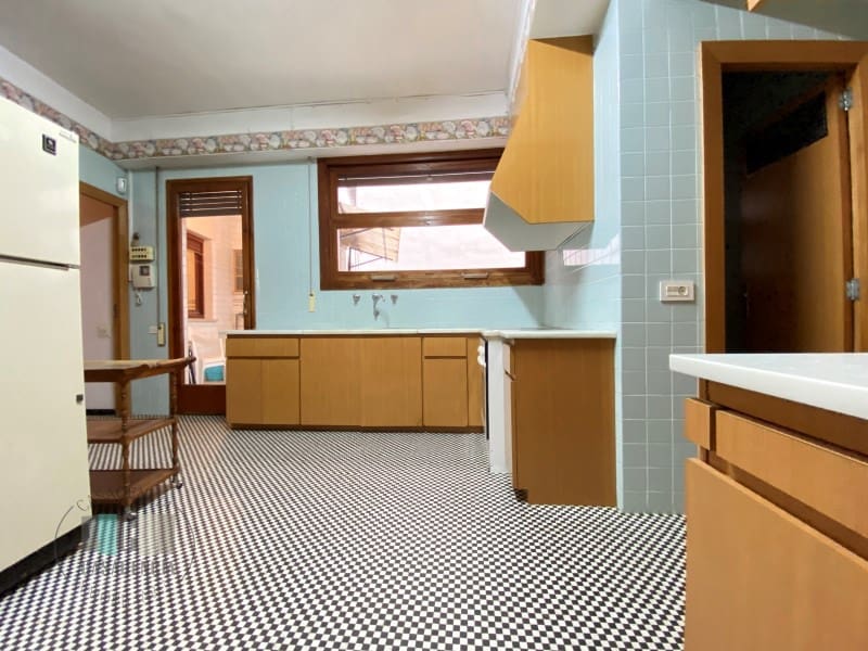 4 sovrum Lägenhet till salu i Castello de la Plana med garage - 385 000 € (Ref: 9434730)