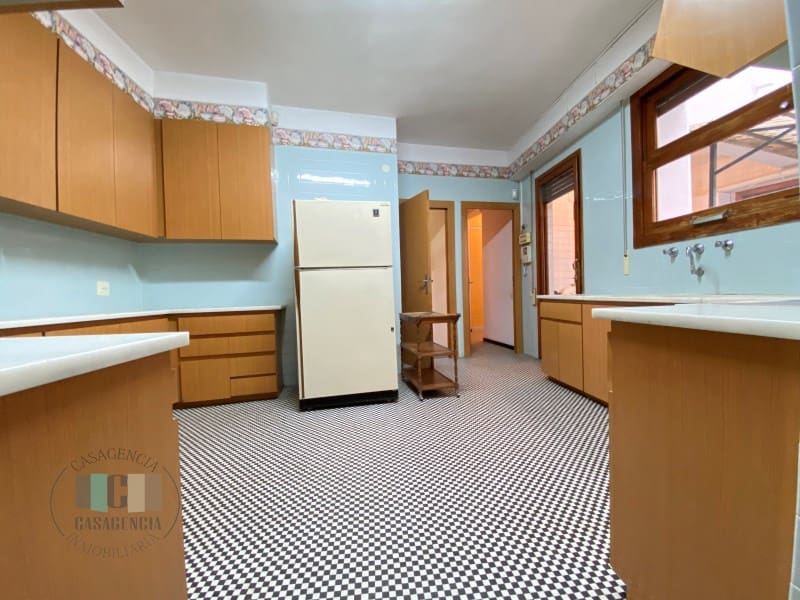 4 sovrum Lägenhet till salu i Castello de la Plana med garage - 385 000 € (Ref: 9434730)