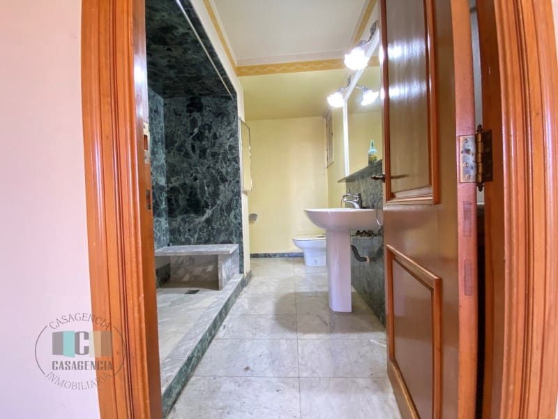 4 sovrum Lägenhet till salu i Castello de la Plana med garage - 385 000 € (Ref: 9434730)