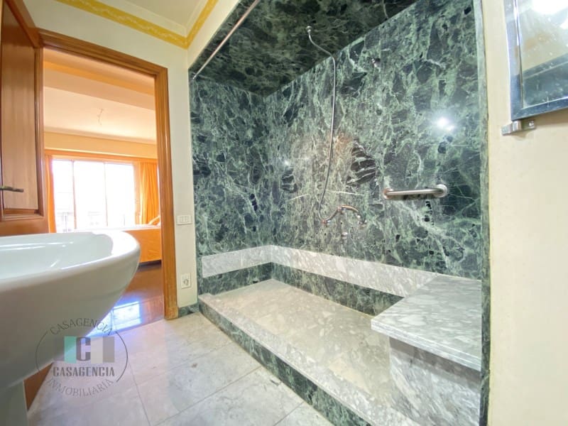 4 sovrum Lägenhet till salu i Castello de la Plana med garage - 385 000 € (Ref: 9434730)