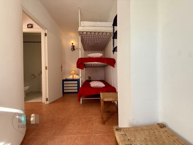 4 slaapkamer Flat te koop in Castello de la Plana met garage - € 270.000 (Ref: 9452127)