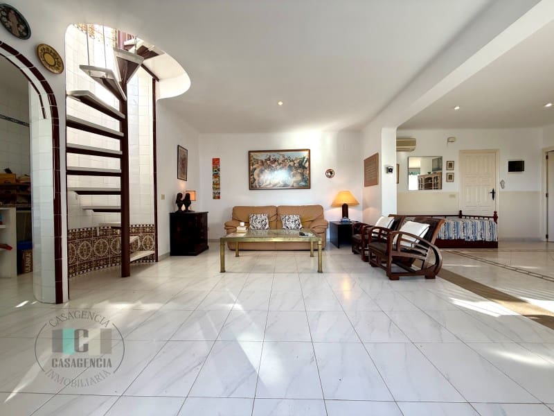 4 slaapkamer Flat te koop in Castello de la Plana met garage - € 270.000 (Ref: 9452127)