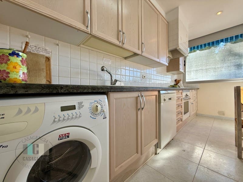 4 slaapkamer Flat te koop in Castello de la Plana met garage - € 270.000 (Ref: 9452127)