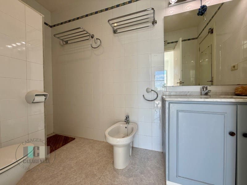 4 slaapkamer Flat te koop in Castello de la Plana met garage - € 270.000 (Ref: 9452127)