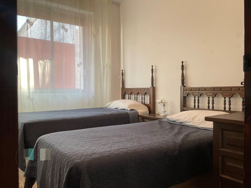 3 bedroom Flat for sale in Oropesa  - € 115,000 (Ref: 9476110)