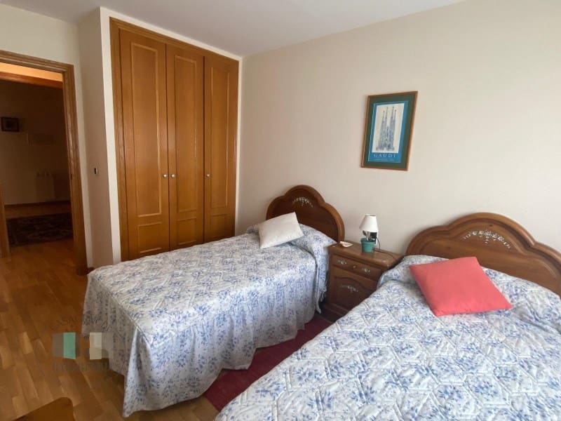 4 bedroom Flat for rent in Castello de la Plana with garage - € 1,200 (Ref: 9531990)