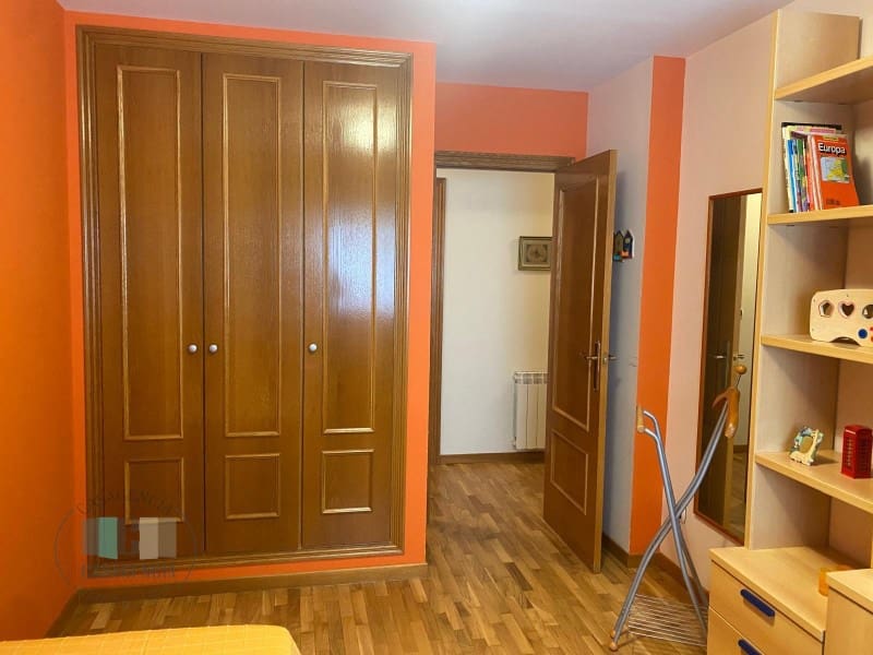 4 bedroom Flat for rent in Castello de la Plana with garage - € 1,200 (Ref: 9531990)