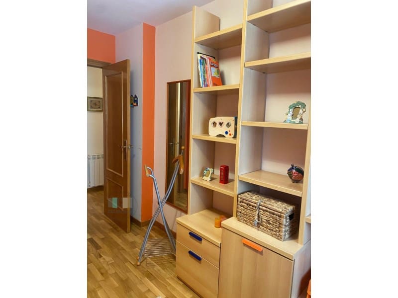 4 bedroom Flat for rent in Castello de la Plana with garage - € 1,200 (Ref: 9531990)