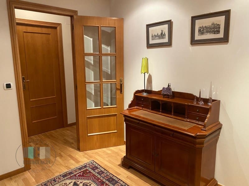 4 bedroom Flat for rent in Castello de la Plana with garage - € 1,200 (Ref: 9531990)