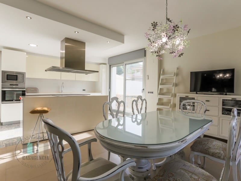 6 slaapkamer Halfvrijstaande villa te huur in Benicassim met zwembad - € 2.900 (Ref: 9565243)