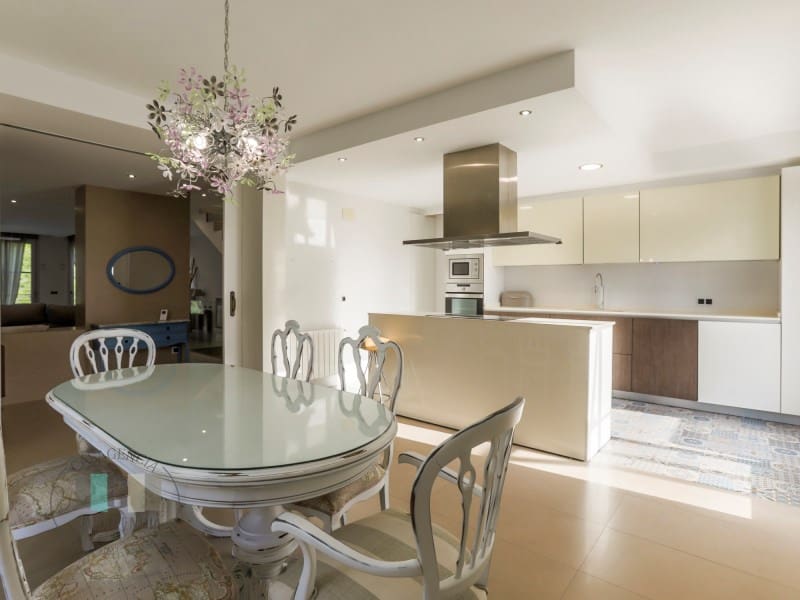 6 slaapkamer Halfvrijstaande villa te huur in Benicassim met zwembad - € 2.900 (Ref: 9565243)