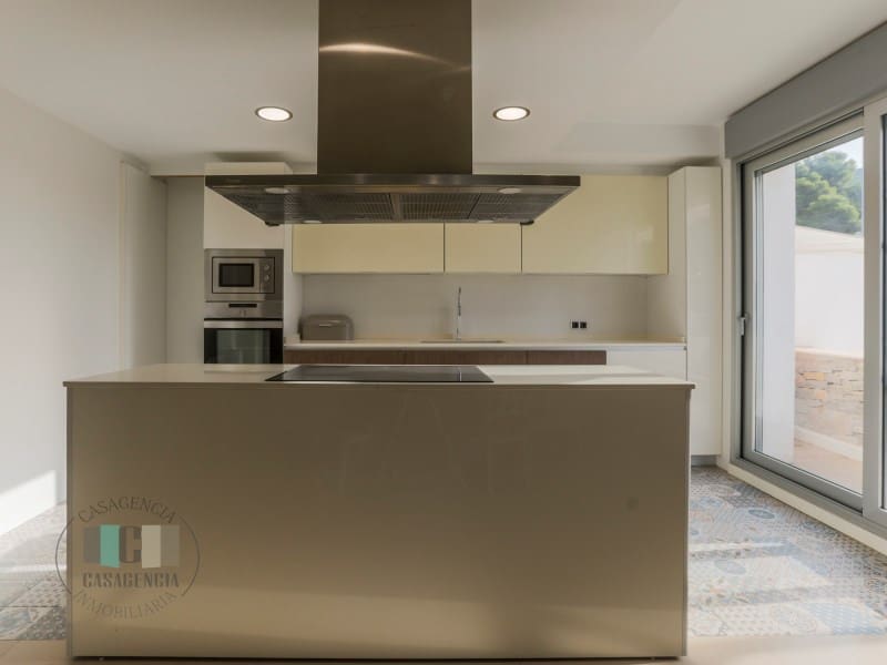 6 slaapkamer Halfvrijstaande villa te huur in Benicassim met zwembad - € 2.900 (Ref: 9565243)