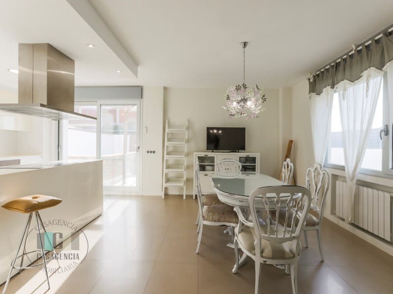 6 slaapkamer Halfvrijstaande villa te huur in Benicassim met zwembad - € 2.900 (Ref: 9565243)