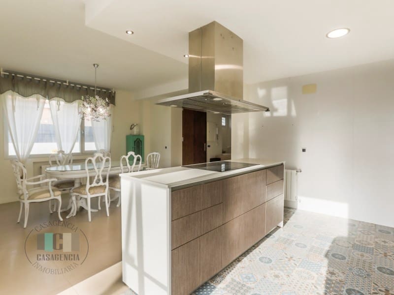 6 slaapkamer Halfvrijstaande villa te huur in Benicassim met zwembad - € 2.900 (Ref: 9565243)