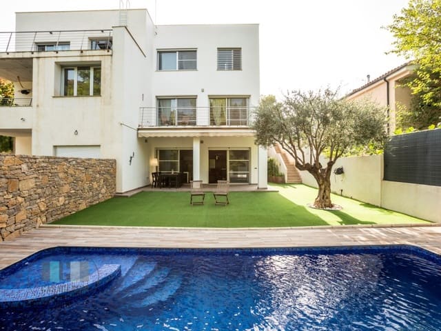 6 soveværelse Semi-Rækkehus til leje i Benicàssim med swimmingpool - € 2.900 (Ref: 9565243)