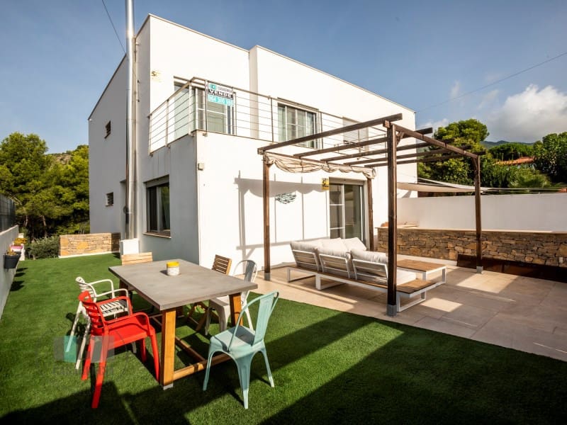 6 slaapkamer Halfvrijstaande villa te huur in Benicassim met zwembad - € 2.900 (Ref: 9565243)