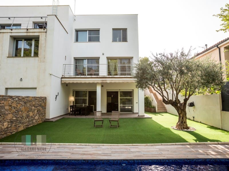 6 slaapkamer Halfvrijstaande villa te huur in Benicassim met zwembad - € 2.900 (Ref: 9565243)