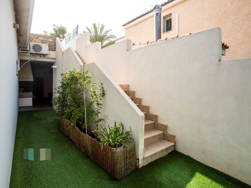 6 slaapkamer Halfvrijstaande villa te huur in Benicassim met zwembad - € 2.900 (Ref: 9565243)