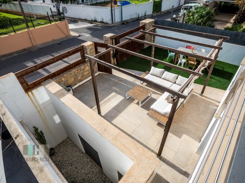 6 slaapkamer Halfvrijstaande villa te huur in Benicassim met zwembad - € 2.900 (Ref: 9565243)