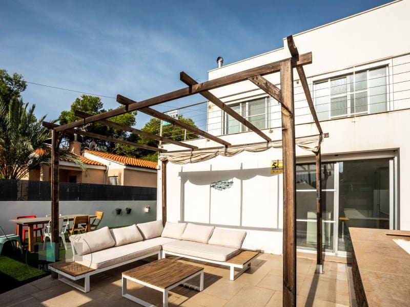 6 slaapkamer Halfvrijstaande villa te huur in Benicassim met zwembad - € 2.900 (Ref: 9565243)