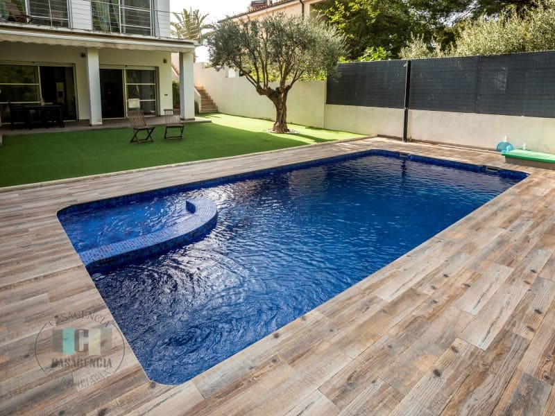 6 slaapkamer Halfvrijstaande villa te huur in Benicassim met zwembad - € 2.900 (Ref: 9565243)