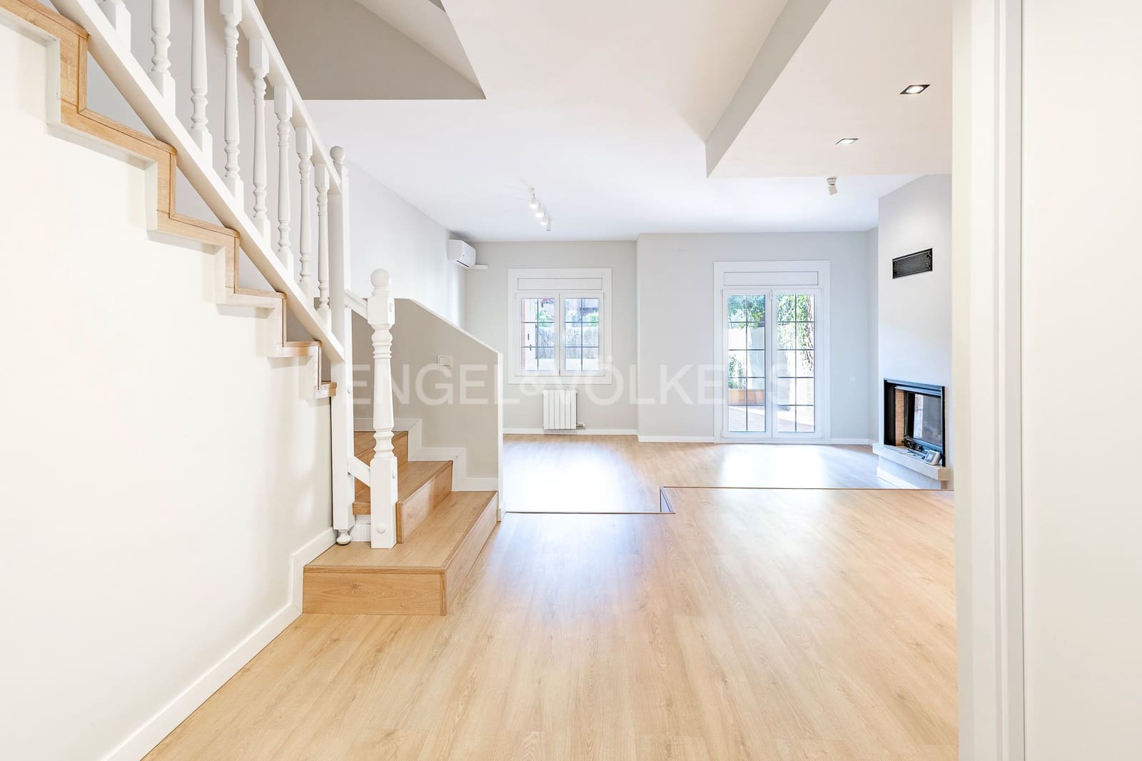 4 soveværelse Byhus til leje i Sant Andreu de Llavaneres med swimmingpool garage - € 2.750 (Ref: 9079668)