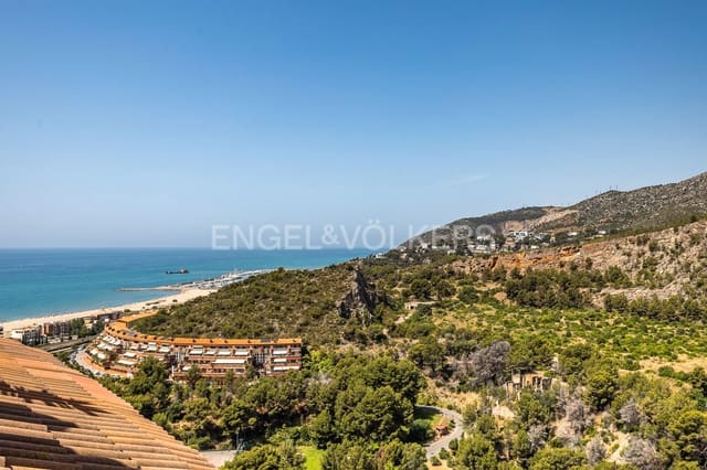 4 soveværelse Semi-Rækkehus til salg i Sitges med swimmingpool garage - € 530.000 (Ref: 9084276)