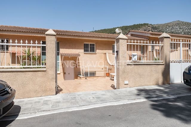4 soveværelse Semi-Rækkehus til salg i Sitges med swimmingpool garage - € 530.000 (Ref: 9084276)