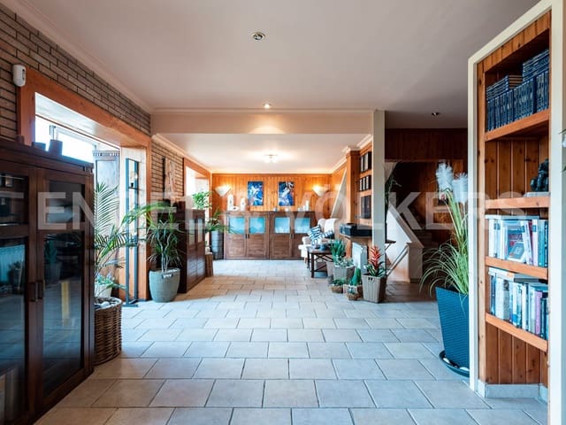 5 slaapkamer Villa te koop in Vallirana met garage - € 560.000 (Ref: 9087664)