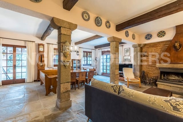 8 soverom Finca/Herregård til salgs i Riner med svømmebasseng garasje - € 695 000 (Ref: 9087703)