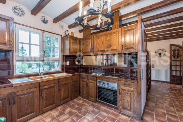 Finca/Casa Rural de 8 habitaciones en Riner en venta con piscina garaje - 695.000 € (Ref: 9087703)