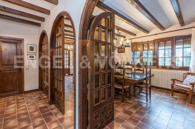 Finca/Casa Rural de 8 habitaciones en Riner en venta con piscina garaje - 695.000 € (Ref: 9087703)