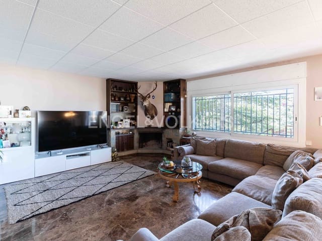 6 soveværelse Villa til salg i Argentona med swimmingpool garage - € 570.000 (Ref: 9087741)