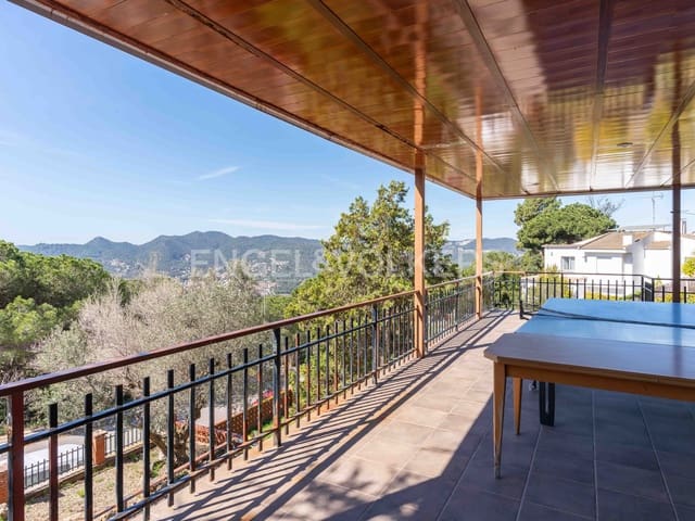6 soveværelse Villa til salg i Argentona med swimmingpool garage - € 570.000 (Ref: 9087741)