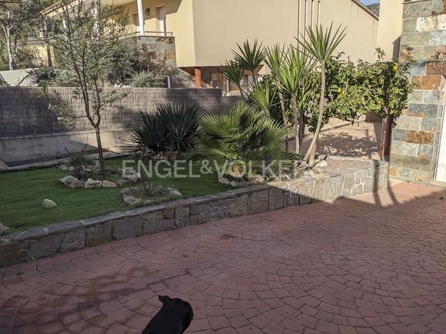 4 sypialnia Willa na sprzedaż w Canyelles z basenem garażem - 400 000 € (Ref: 9087748)