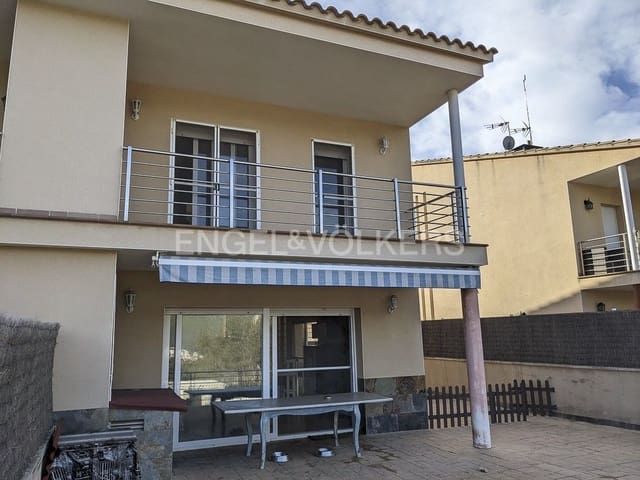 4 sypialnia Willa na sprzedaż w Canyelles z basenem garażem - 400 000 € (Ref: 9087748)