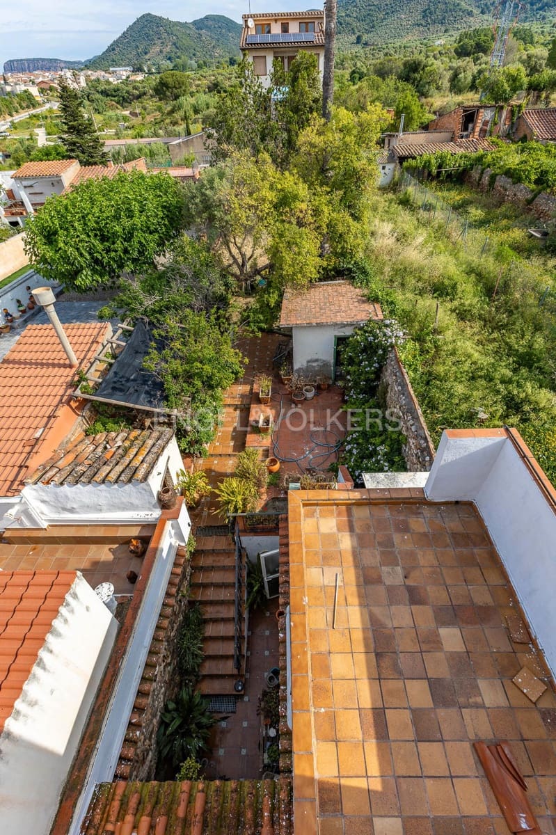 6 bedroom Villa for sale in Olesa de Montserrat - € 390,000 (Ref: 9087798)