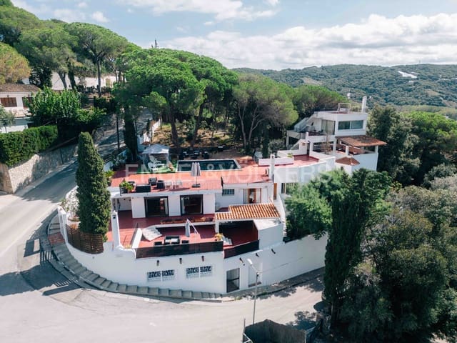 11 soveværelse Villa til salg i Sant Cebrià de Vallalta med swimmingpool - € 790.000 (Ref: 9087817)