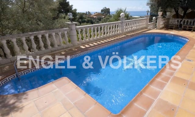 5 bedroom Villa for sale in Santa Susanna with pool garage - € 865,000 (Ref: 9087848)